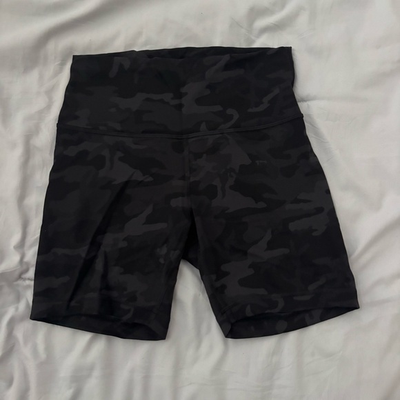 Camo Lululemon Wunder Train Short 6" | NWOT - Picture 5 of 7